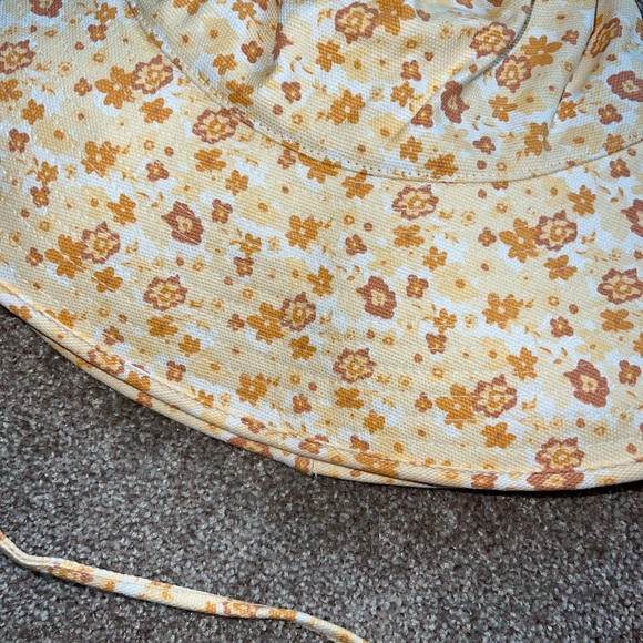 NWT Lack of Color Peach Bloom Floral Cotton Holiday Bucket Hat Small / Medium - Picture 3 of 3